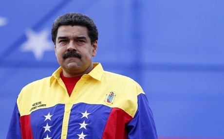 Maduro: Elimizde silahlarla her zaman hazır olmalıyız
