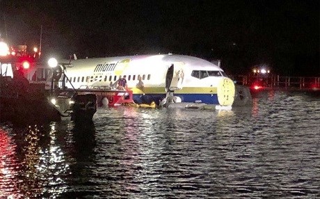 Florida'da yolcu uçağı pistten çıktı