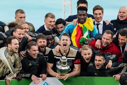 ئەیاکس جامی هۆڵەندای بەدەستهێنا