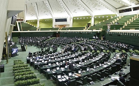 Yabancılarla evlenen İranlı kadınların çocuklarına vatandaşlık verilecek