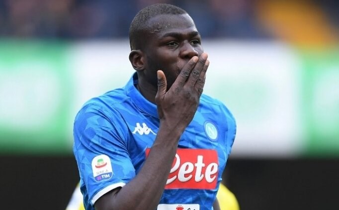 مانچێستەر یونایتد کالیدۆ کۆلیبالی دەوێت