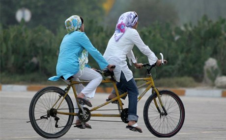 İran’da kadınların bisiklet kullanması yasaklandı