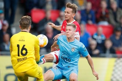 ئایندهۆڤن گەیشتە چامپیۆنزلیگ