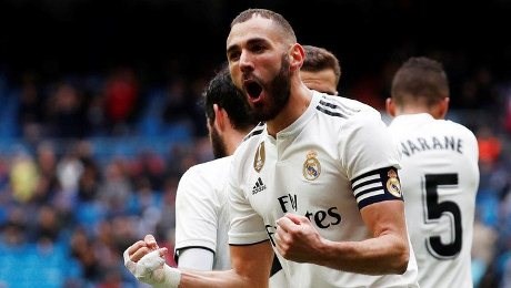 کەریم بێنزێما دەگەڕێتەوە یانەی لیۆن ؟