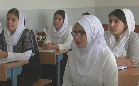 لە سەیدسادق کچێکی نابینا یەکەمی قوتابخانەکەیەتی