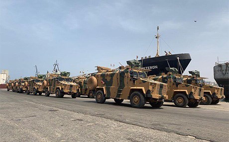 تورکیا دژی خەلیفە حەفتەر چەک و زرێپۆش رەوانەی تەرابلووس دەکات