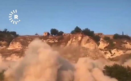 Urfa’da heyelan: Kaya parçası kafenin üzerine düştü