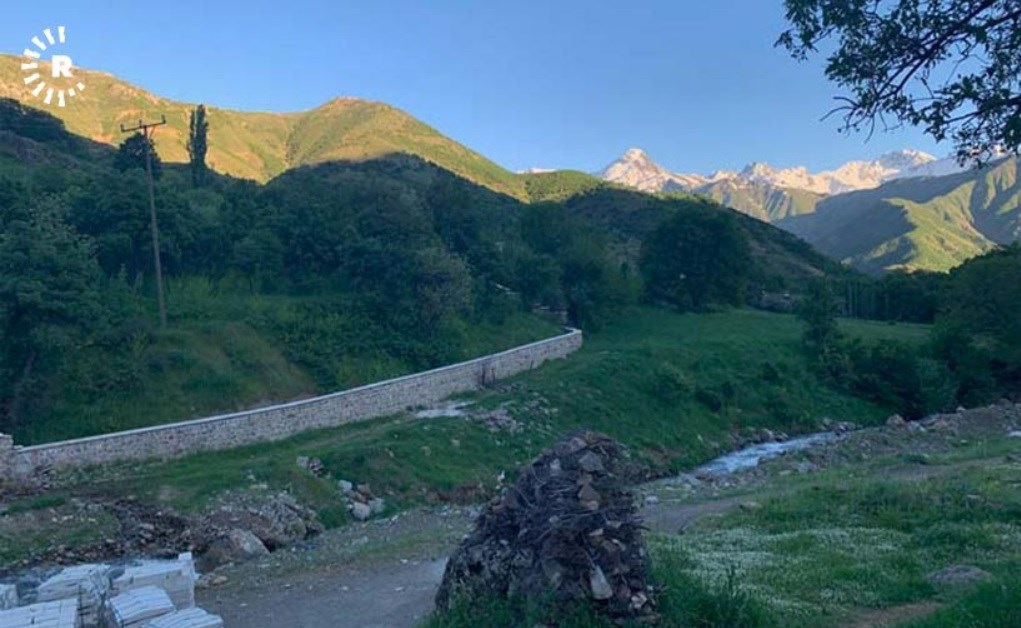 Bajar û sirûşt û mezargehên şêxên Nehrî li Şemzînanê