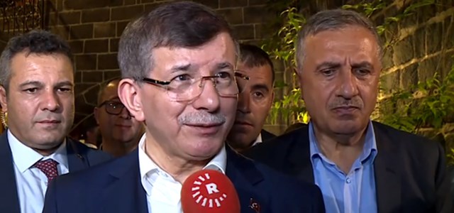 Davutoğlu’dan Rûdaw’a: Kürtlerle aramızda bariyer kurmaya çalışıyorlar