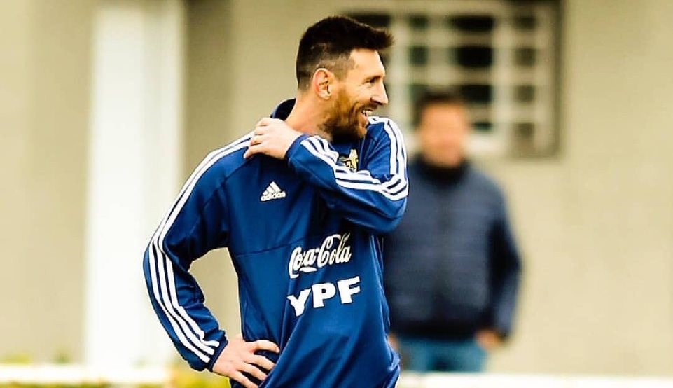 ڤیدیۆ؛ مێسی دوای لەدەستدانی جامی شا لەگەڵ تانگۆ دڵخۆش دەردەکەوێت