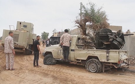 Şer û pevçûnên navbera artêş û hikûmeta Lîbyayê berdewam in