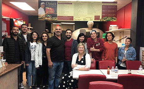 Dünyaca ünlü Dersimli pizzacıdan farklı uluslardan öğrencilere jest