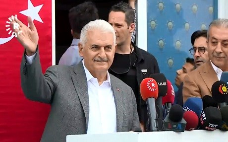 Binali Yildirim ji bo dengên Kurdan serdana Amedê kir