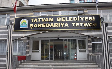 Tatvan Belediyesi AK Partili başkanın astığı Kürtçe tabelayı kaldırdı