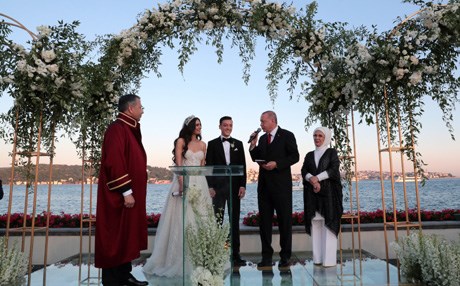 أردوغان وزوجته شاهدان على زواج لاعب كرة القدم الألماني مسعود أوزيل بإسطنبول