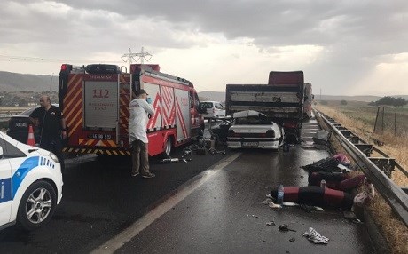 Li Dîlokê bûyera trafîkê: Jin û mêr mirin, 6 xizim jî birîndar bûn