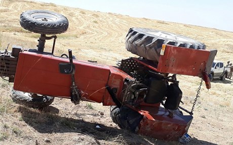Batman'da traktör devrildi: 1 ölü