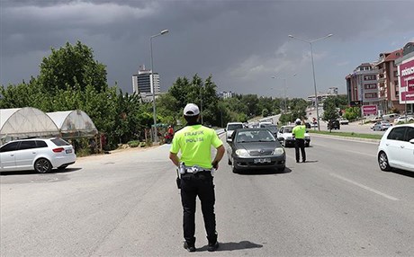 DİYARBAKIR - Trafikte makas atan sürücüye sedyede ceza