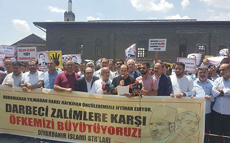 Diyarbakır’da Muhammed Mursi için gıyabi cenaze namazı kılındı