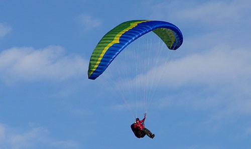 یاریزانێک لە ئاسمان بەربووەوە