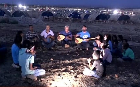 Koçberên Efrînê li kampên Şehbayê çalakiyên hunerî lidar dixin