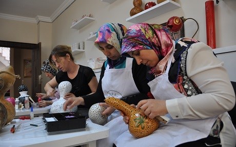 Li Semsûr jin ji kundiran berheman çêdikin û di debara malê de dibin alîkar