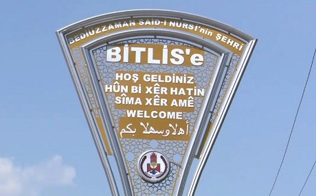 Şaredariya Bedlîsê nivîsa Kurdî cardin daliqand