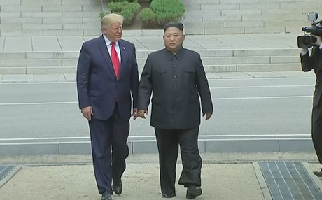 Trump Kuzey Kore topraklarına ayak basan ilk ABD Başkanı oldu