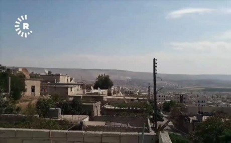 Grûpên çekdar bi dehan kes li bajarokê Mabata girtin