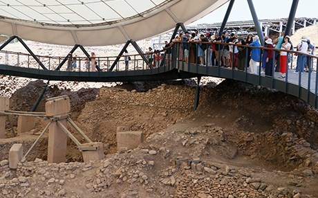 Girê Miraza bala geştyaran dikişîne