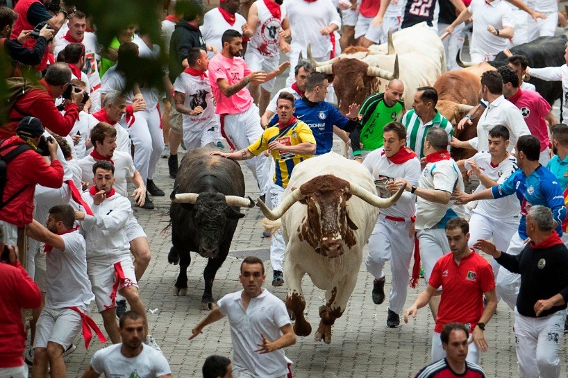 FOTO – İspanya’da geleneksel Boğa Festivali başladı