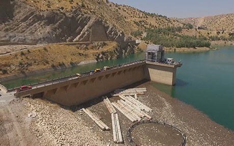 Du sal piştî erdhejê nûjenkirina Bendava Derbendîxan dest pê kir