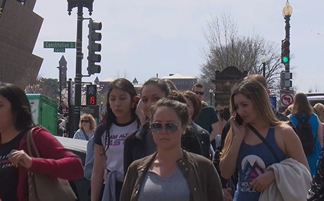 دیموکرات و کۆمارییەکانی ئەمریکا لەسەر پرسیارێکی سەرژمێری ناکۆکن