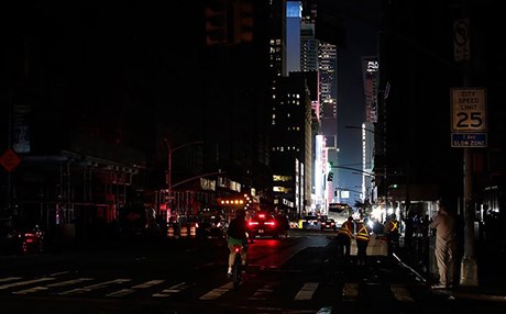 Manhattan'da elektrik kesintisi, şehrin büyüsünü bozdu