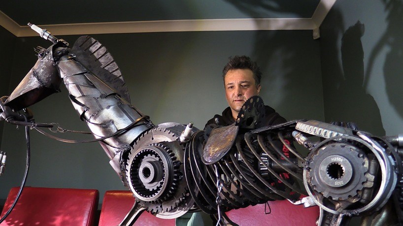 FOTO – Oto tamircisi motor parçalarından ilginç maketler yapıyor