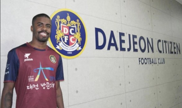 ئایدز گرێبەستی یاریزانێکی تێکدا