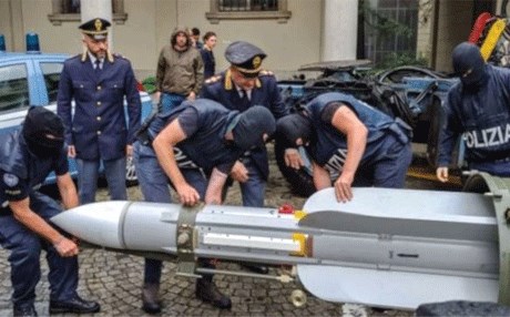 Neo-Nazi operasyonunda füze ele geçirildi