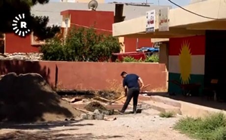 Kürt parlamenter bir aylık maaşını okula bağışladı