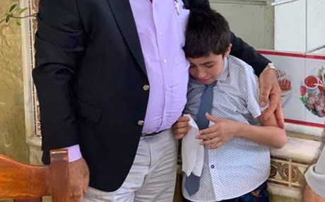 إعادة طفل كوردي إزيدي إلى أحضان عائلته في سنجار بعد تحريره من داعش