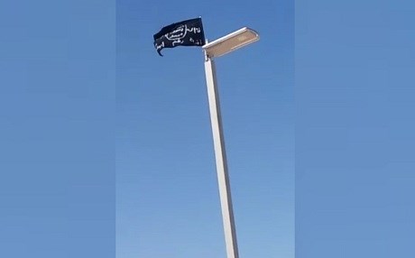 ROJAVA - Li kampa Holê ala DAIŞê hate bilindkirin