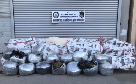 Batman'da 1 ton esrar ele geçirildi