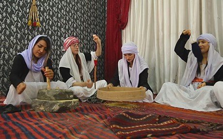 کوردانی ئێزدی نیشانی دەدەن داعش نەیتوانیوە هونەر و کولتووریان لەنێوبەرێت