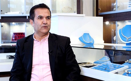 Sokaklarda saat kordonu satıyordu şimdi ise milyoner