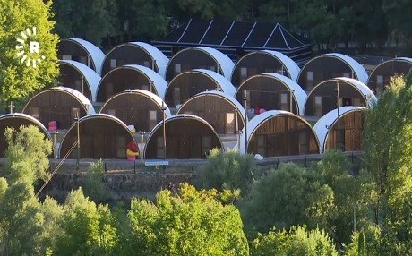 Li Dêrsimê otêleke 5 stêrk ji text û çadiran hatiye avakirin