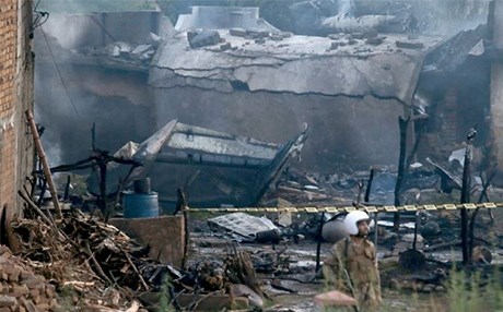 Pakistan’da askeri uçak düştü: 17 ölü, 12 yaralı