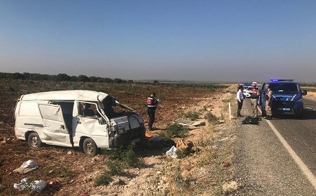 Li Kilîsê otomobîla karkerên Sûriyeyî wergeriya: mirî û birîndar hene