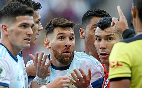 Lionel Messi'ye 3 ay men cezası