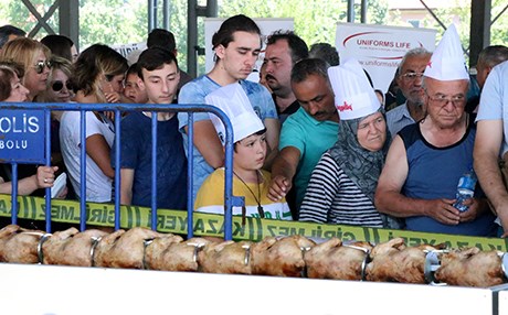 111 metrelik mangalda tavuk çevirme rekoru denemesi