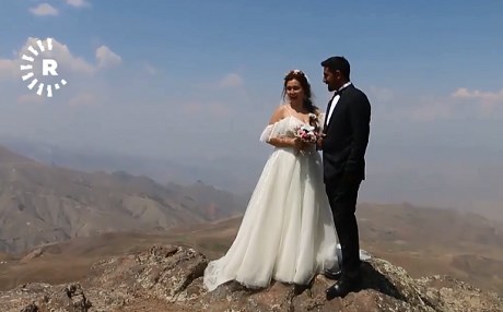 KURDISTAN - Bûk û zavayek ji bo zewacê derketin ser çiya