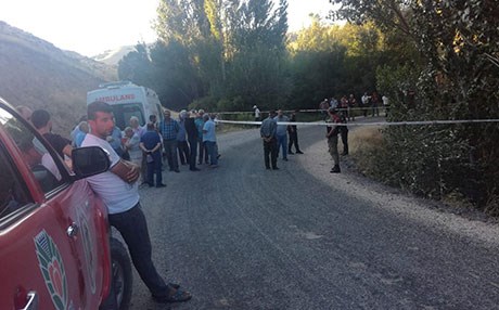 Devrilen traktörün altında kalan sürücü hayatını kaybetti